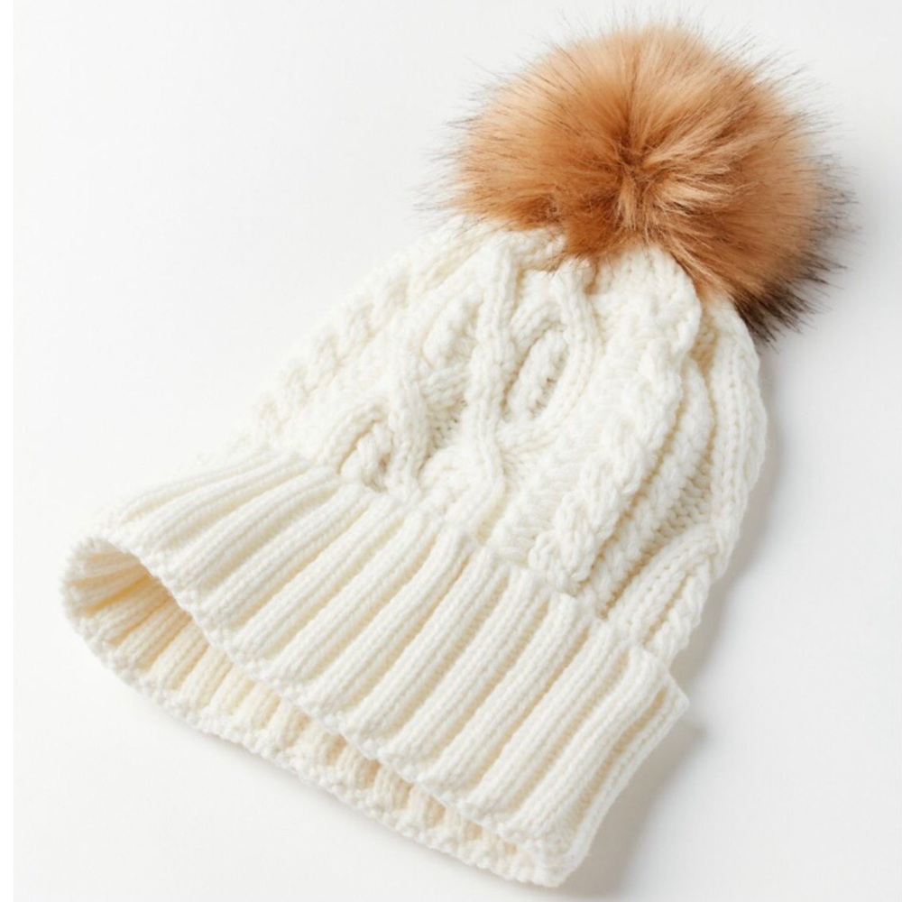 Urban Outfitters Cable Knit Fur Pompom Beanie Ivory Hat Chunky ONE SIZE NEW